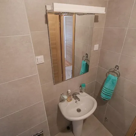 One Bed - Stari Aerodrom *