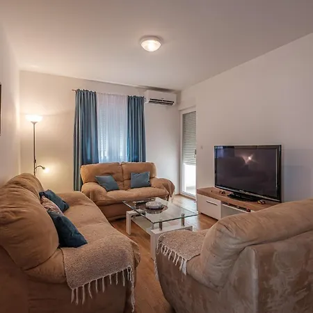 One Bed - Stari Aerodrom Appartement